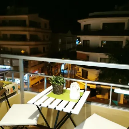 Best Location Near Beach & Lagomartianez Wifi Enjoy It !!! Apartment